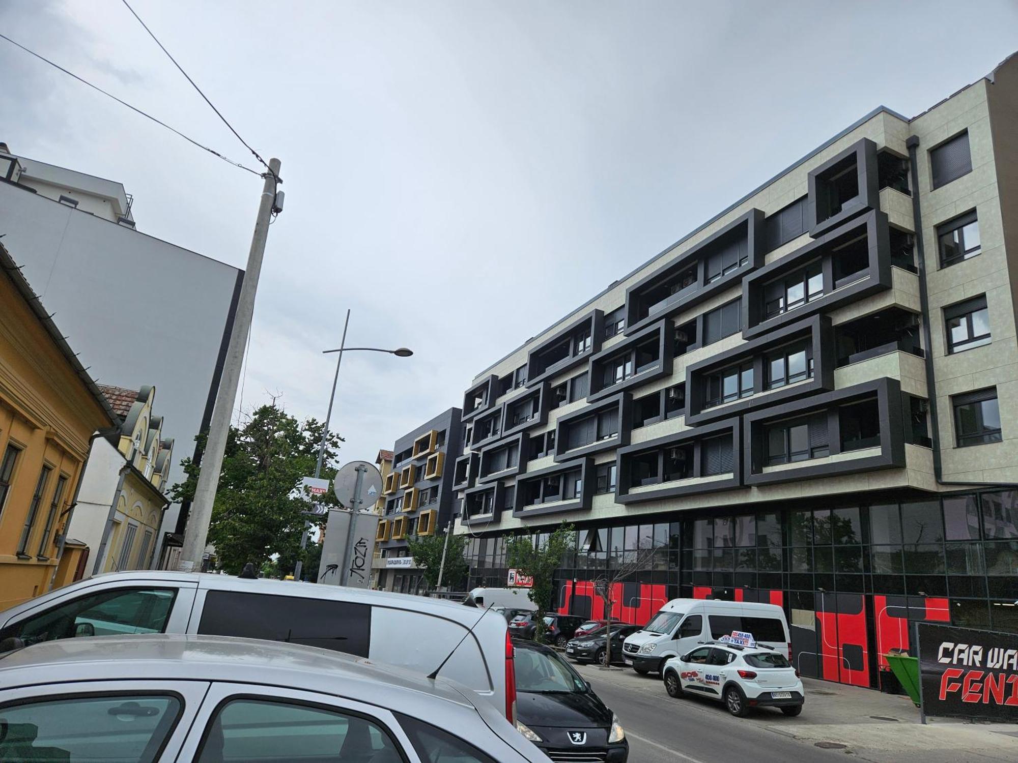 Apartment Paradiso - Besplatan Parking Újvidék Kültér fotó